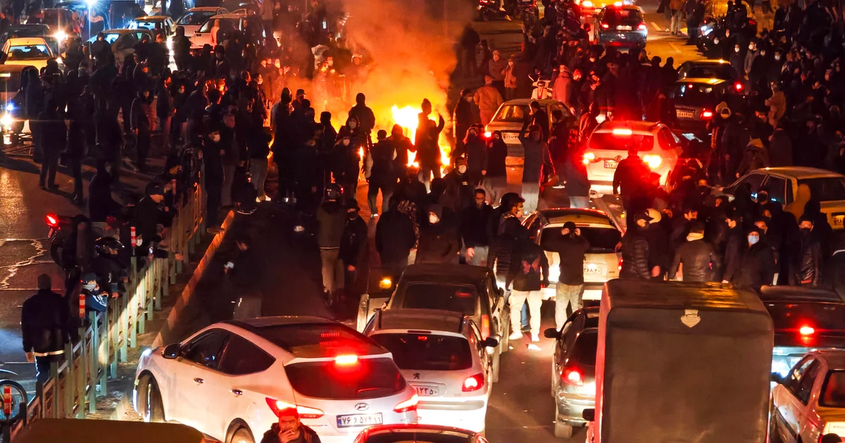 Arrests of protesters continue to roil Iran weeks after demonstrations, government crackdown