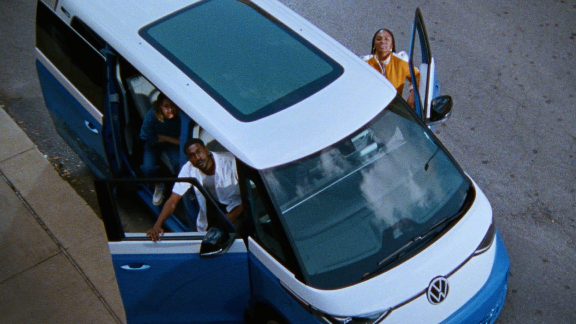 Automakers largely sit out 2026 Super Bowl advertising amid industry uncertainty