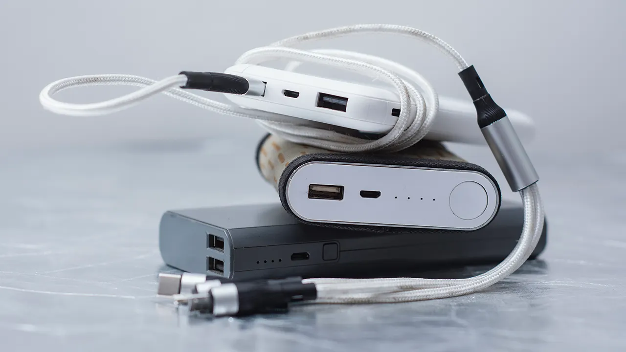 California woman hospitalized with chemical burns after portable charger explodes while sleeping