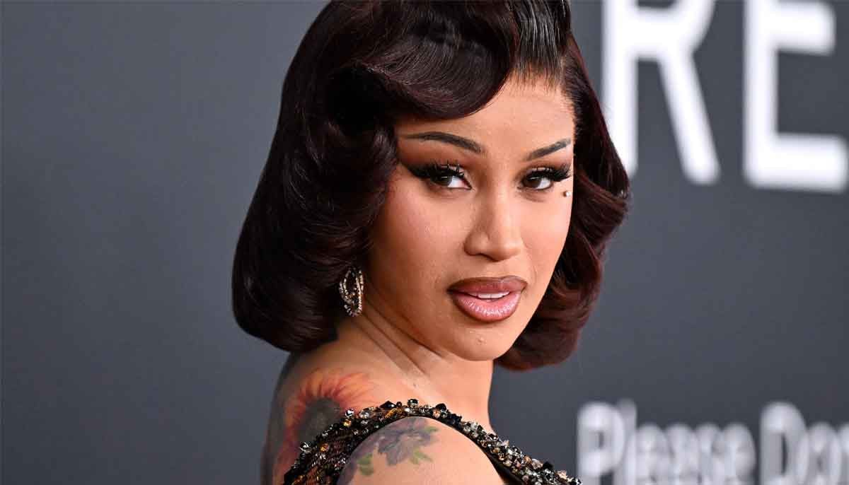 Cardi B compares her fall to government at Las Vegas show