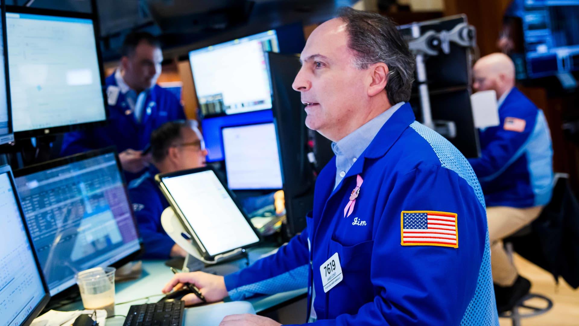 Dow drops 600 points, Nasdaq craters for a third day as stock sell-off gains steam: Live updates