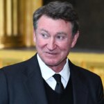 Ex-NHL star dismisses critics of Wayne Gretzky's relationship with Trump