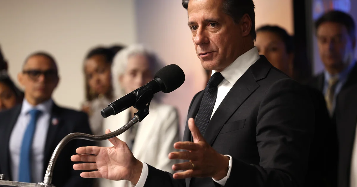 FBI raids home of Los Angeles schools chief Alberto Carvalho, district headquarters also searched