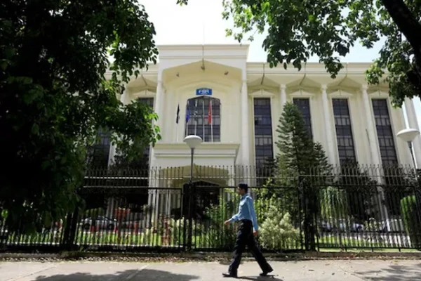 a policeman walks past the federal board of revenue fbr office building in islamabad on august 29 2018 photo reuters