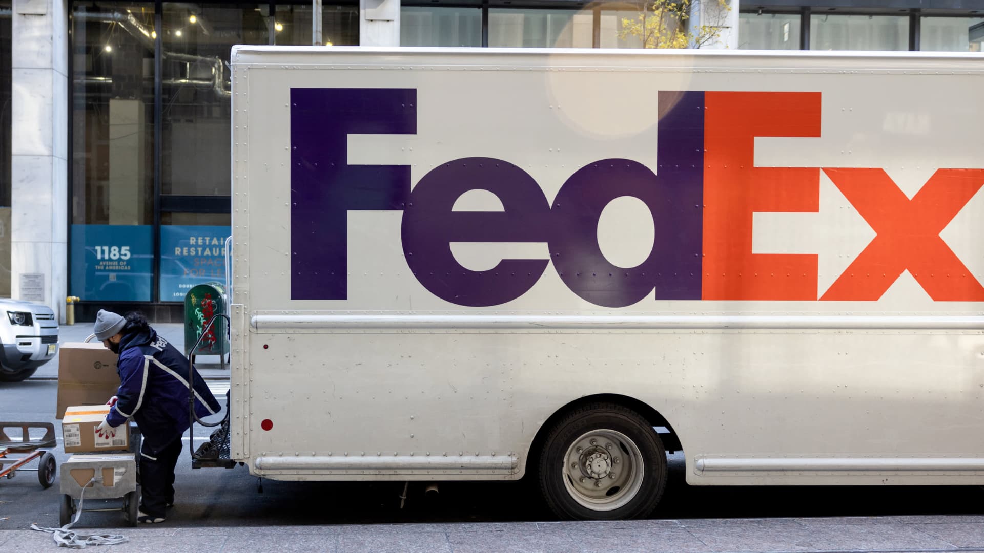 FedEx sues for refund of Trump tariffs, days after Supreme Court ruling
