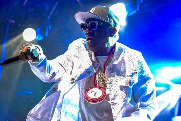 Flavor Flav invites US women's hockey team to Las Vegas for Olympic celebration after Trump snub