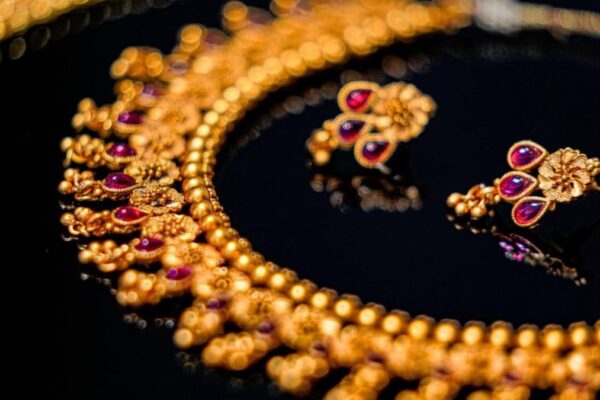 Gold Prices Drop: JP Morgan Forecast Reveals What Could Happen Next