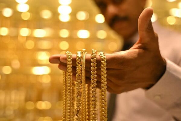 Gold slips from three-week high on profit-booking, firm dollar - SUCH TV