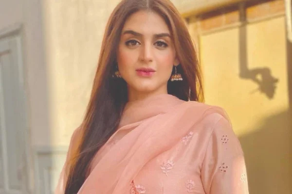 hira mani urges fans to hold on to faith amid despair