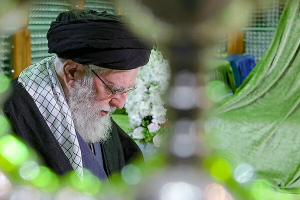 Iran stages Khamenei photos to mask cracks in IRGC, opposition groups say