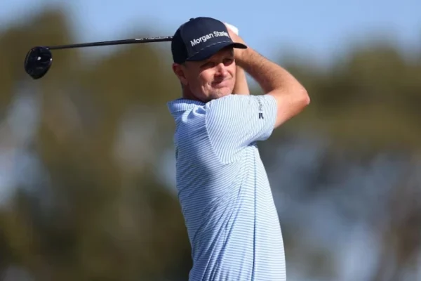 justin rose plays his shot from the second tee during the third round of the farmers insurance open golf tournament at torrey pines municipal golf course photo reuters