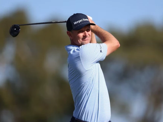 justin rose plays his shot from the second tee during the third round of the farmers insurance open golf tournament at torrey pines municipal golf course photo reuters