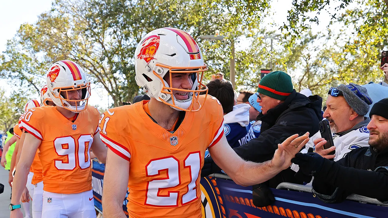 Lightning players wear full-padded Bucs uniforms, get Baker Mayfield escort before Stadium Series in Tampa