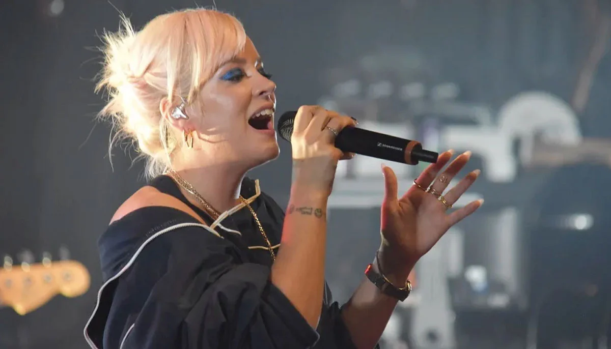 Lily Allen locks on new target for