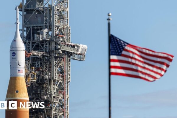 Nasa astronauts' moon mission likely to be delayed