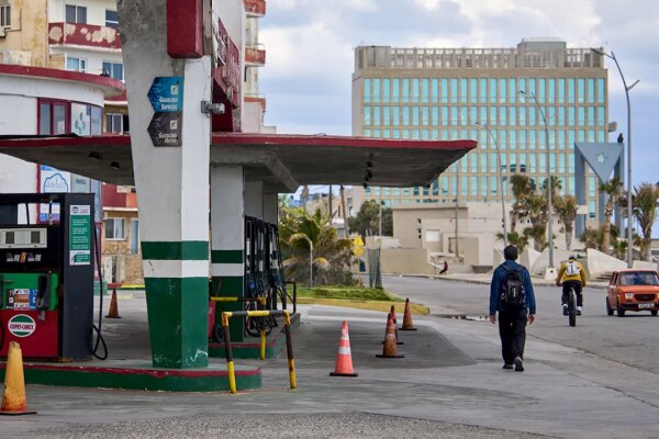 Nicaragua blocks pathway used by Cuban migrants to reach the US