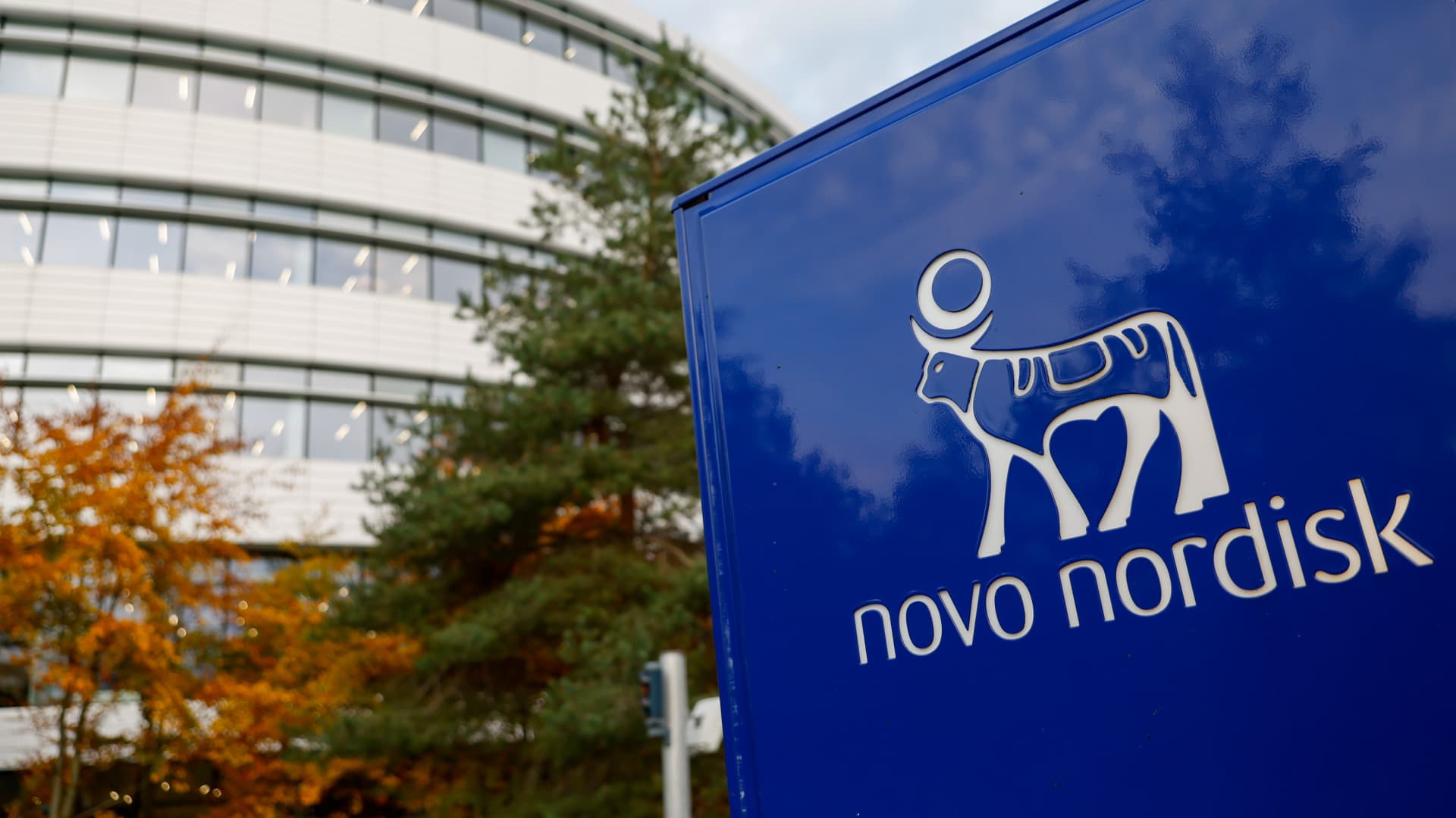 Novo Nordisk sinks 15% after weight loss drug fails to match Eli Lilly's in trial