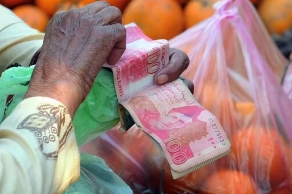 pakistan s finance ministry had projected inflation would remain within a 5 to 6 range in january photo file