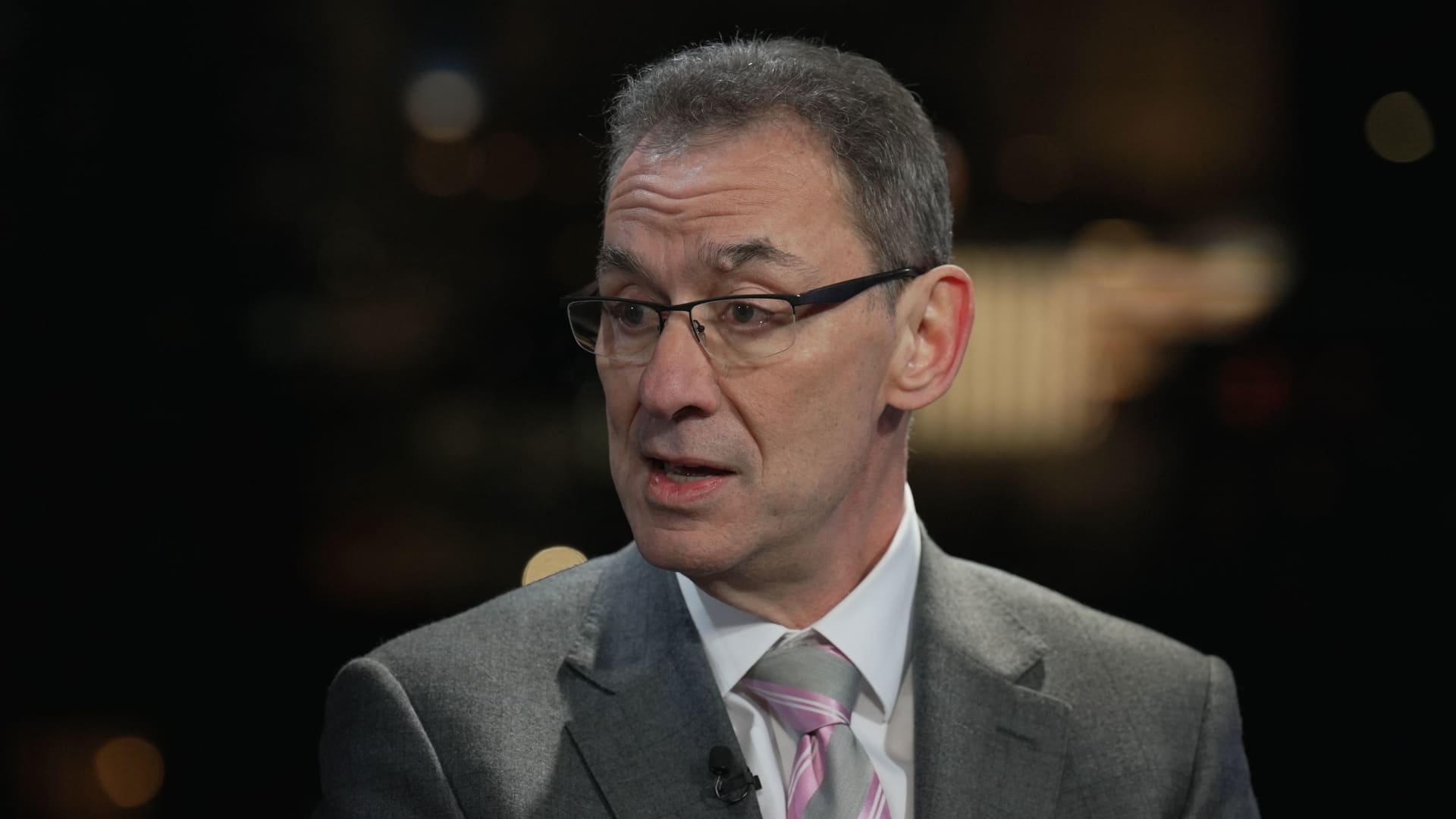 Pfizer beats quarterly estimates despite Covid product decline, reaffirms modest outlook