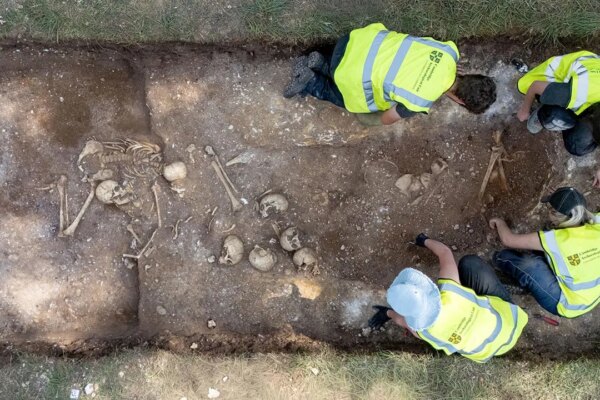 Researchers make stunning medical discovery in mass grave