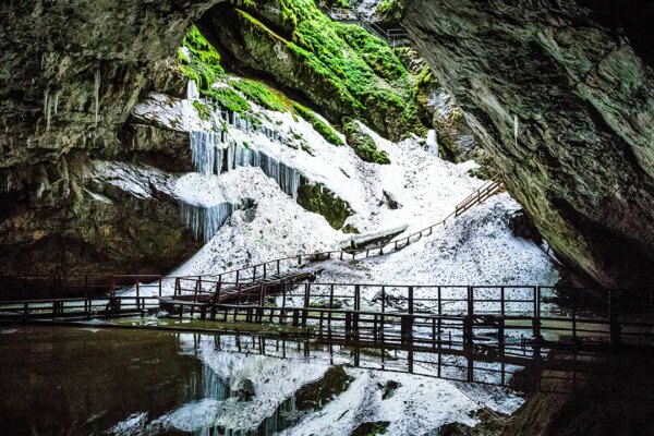 Scientists discover 5,000-year-old bacterium resistant to modern antibiotics