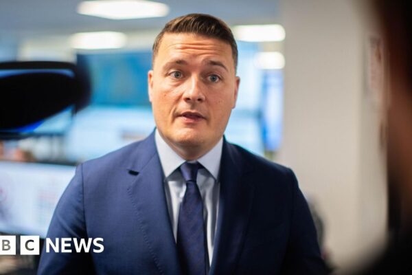 Streeting says families deserve 'truth' as maternity inquiry delayed
