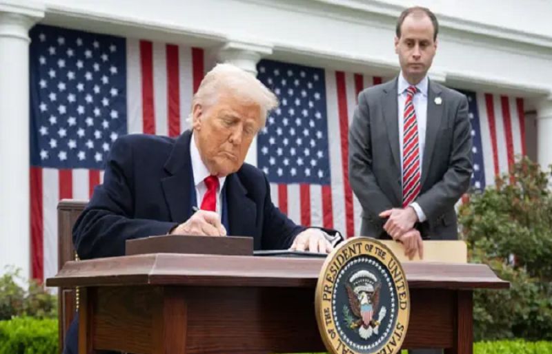 Supreme Court ruling angers Trump: Global tariffs to rise from 10% to 15% - SUCH TV