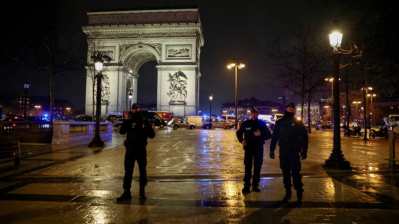 Terror convict, recently released, shot dead by Paris police after alleged knife attack near Arc de Triomphe