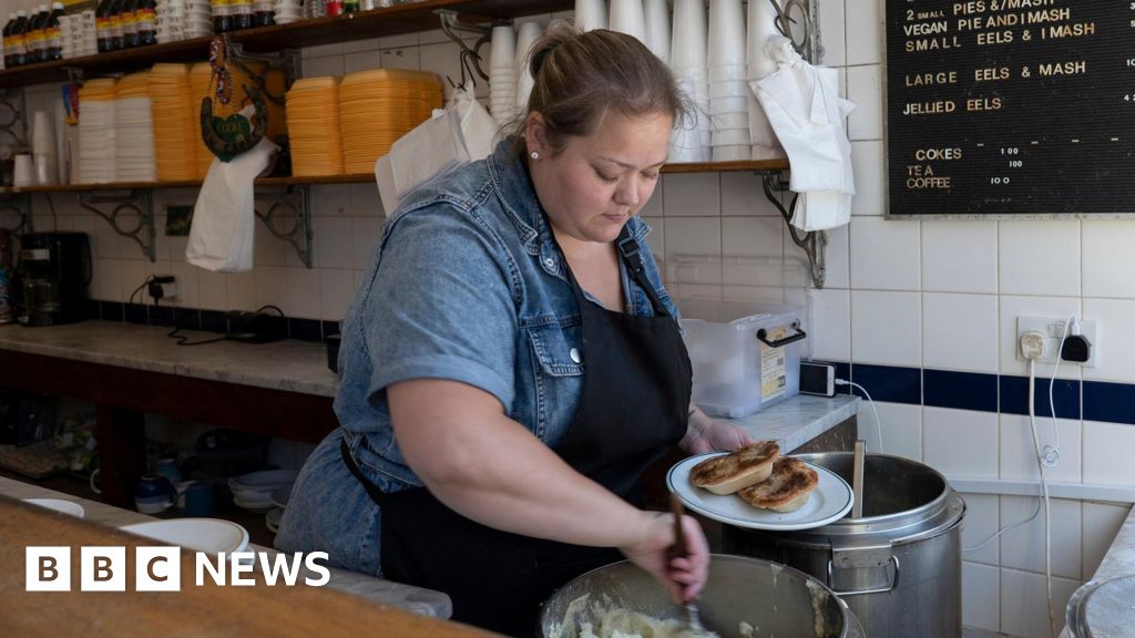 UK unemployment rate hits five-year high of 5.2%