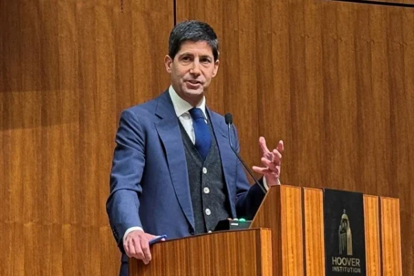 file photo former us federal reserve governor kevin warsh speaks during a monetary policy conference at stanford university s hoover institution in palo alto california us may 9 2025 reuters