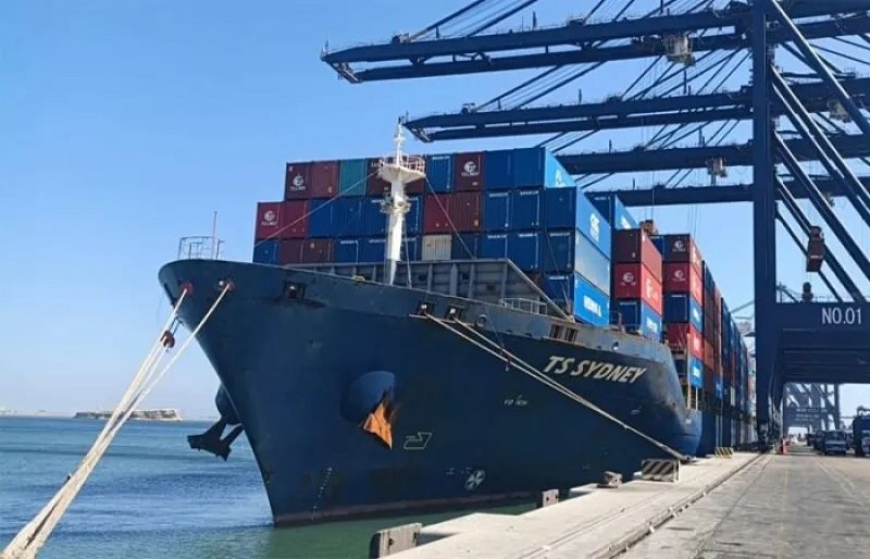 4 fuel-laden ships reach Pakistan amid concerns about shortages, 3 yet to berth - SUCH TV