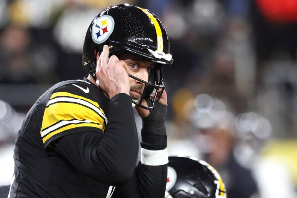 Aaron Rodgers refuses to give update on 2026 playing status