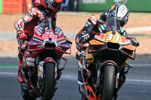 pedro acosta won the thailand motogp sprint ahead of marc marquez on saturday photo afp