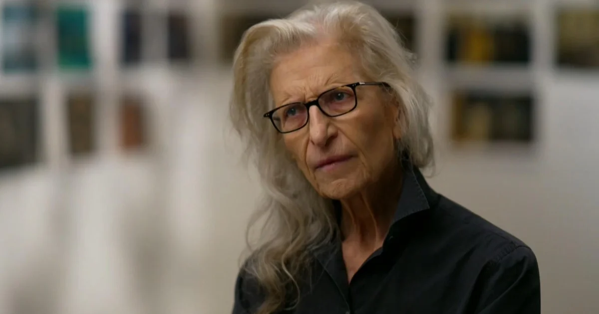 Annie Leibovitz shares moments behind photographing some of the world's most influential women