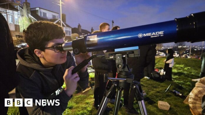 Bradford moon spotters pass on skills to next generation for Eid