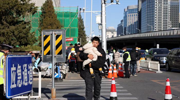 China to build 'birth-friendly society', refine social security system