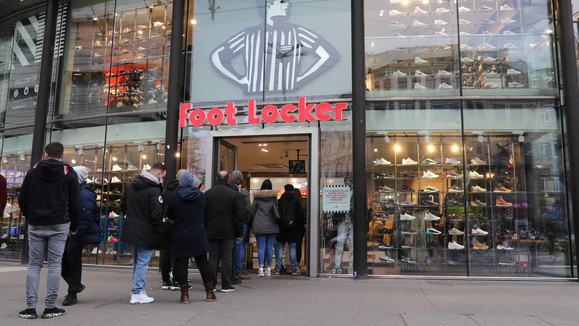 Dick's Sporting Goods issues weak profit guidance as Foot Locker merger weighs on bottom line