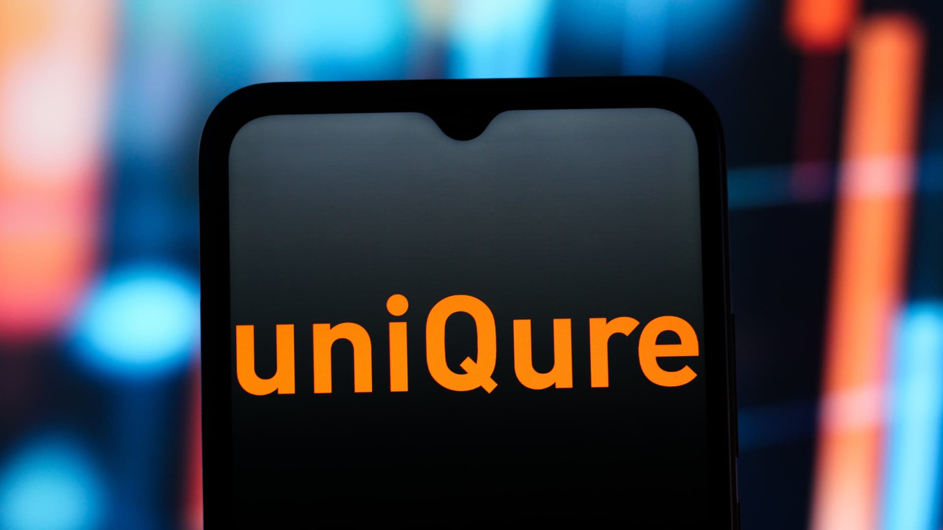 FDA official calls UniQure's gene therapy a 'failed' treatment for Huntington's disease