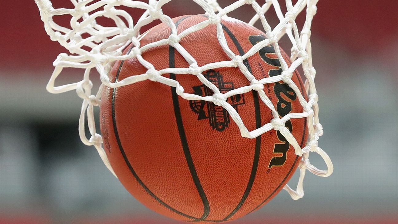 Fixer in NCAA basketball point-shaving scheme pleads guilty