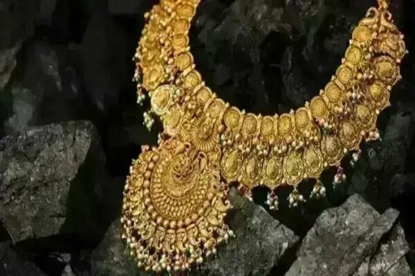 Gold Price Jumps Rs13,300 Per Tola in Pakistan - SUCH TV