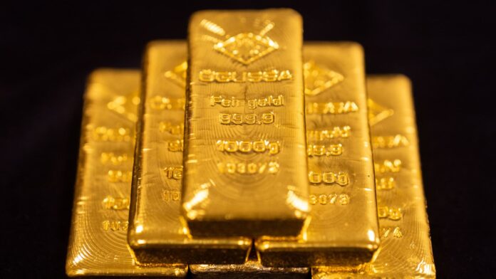 Gold sinks deeper into bear market territory as sell-off extends