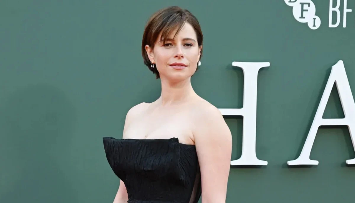 Jessie Buckley sets the record straight about her 'cat hating' comments