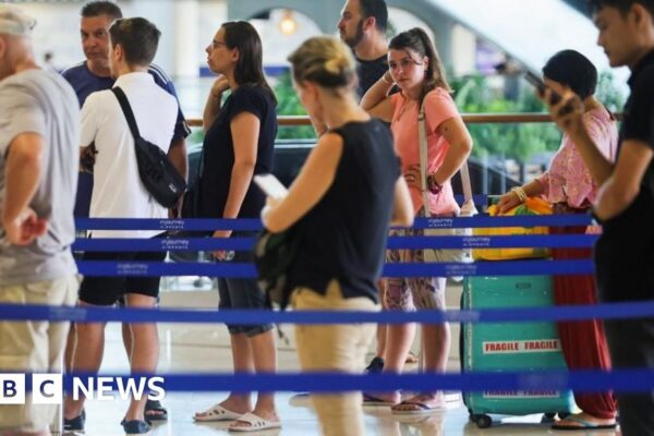 Limited flights leave UAE while disruption continues amid Iran strikes