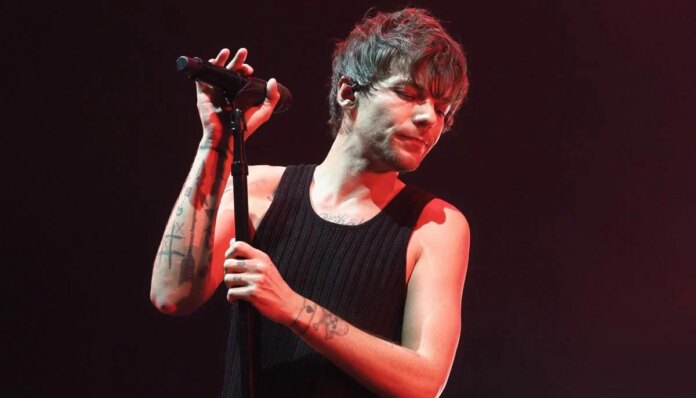 Louis Tomlinson turns heads in eye-catching red jacket at Sweden concert