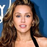 Miley Cyrus slips back into Hannah Montana's wig for emotional reunion