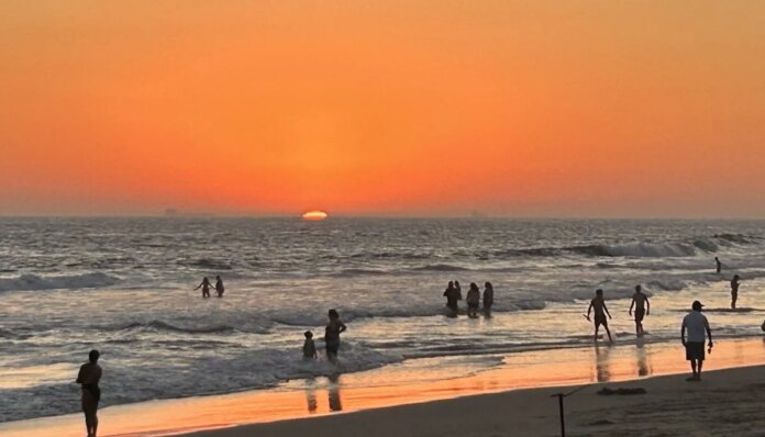 Northen Los Angeles, California shatters 2007 temperature record as heat wave intensifies