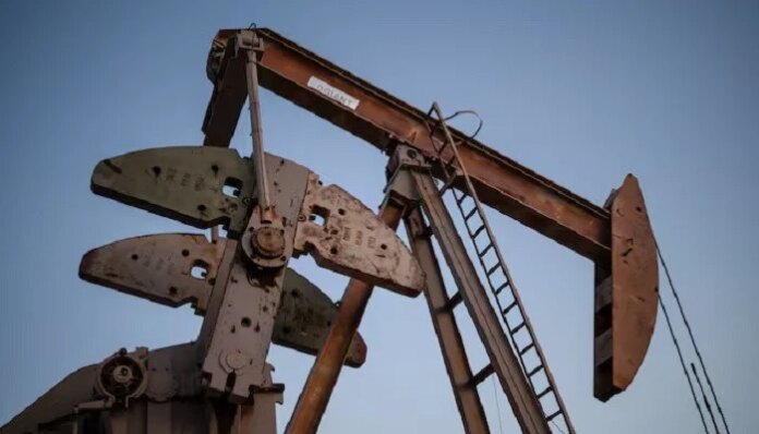 Oil tumbles nearly 6% to $98.30 as Trump sends Iran peace plan, markets rally