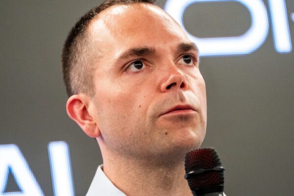 Oracle stock jumps 7% on earnings beat and increased guidance as cloud revenue climbs 44%