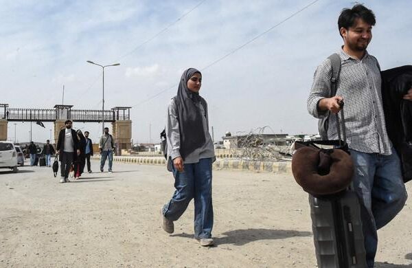 Pakistanis at remote border describe scramble to leave Iran