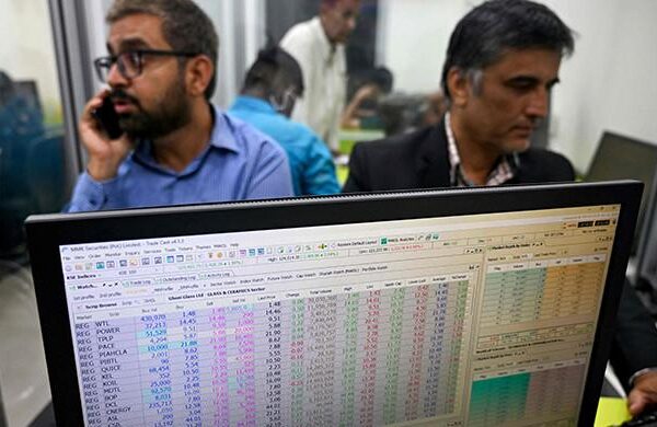 'Panic selling': PSX plunges over 15,000 points amid geopolitical tensions